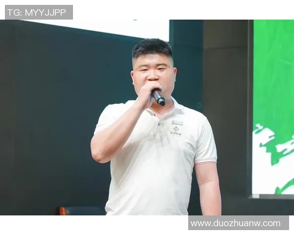 黄娜的足球旅程：从青涩梦想到职业生涯的心路历程